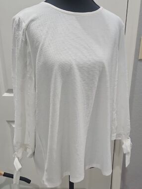Women's White Long-Sleeve Delicate Tie Cuff Blouse Top